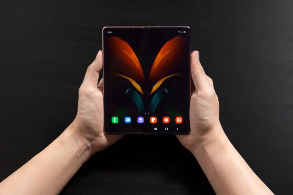 5 razones para elegir un celular plegable en vez de un smartphone convencional Samsung Galaxy Z Fold2