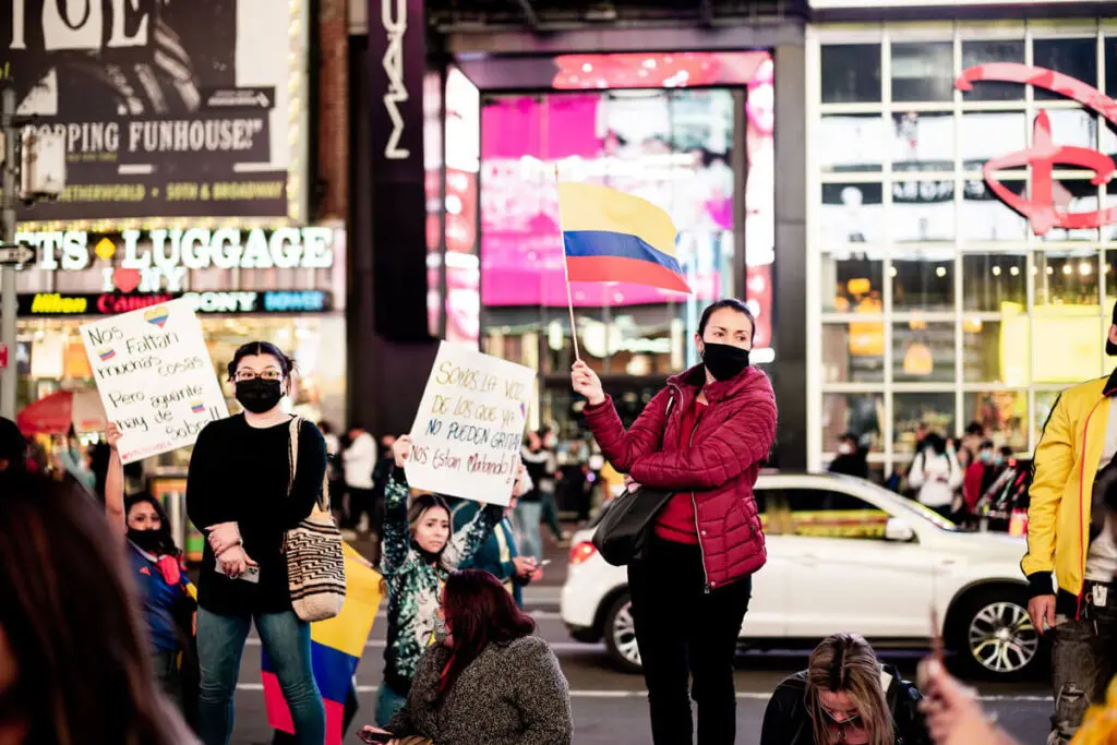 Tres ideas para cambiar a colombia, por william ospina Protestas colombianas a color, david wilson en pexels
