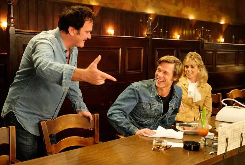 "es la primera vez que trabajo con dicaprio... Por fortuna para él": brad pitt