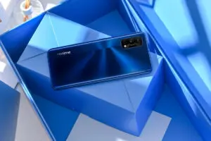 Tres celulares y unos audífonos: así es la serie 7 de realme en colombia Realme 7pro