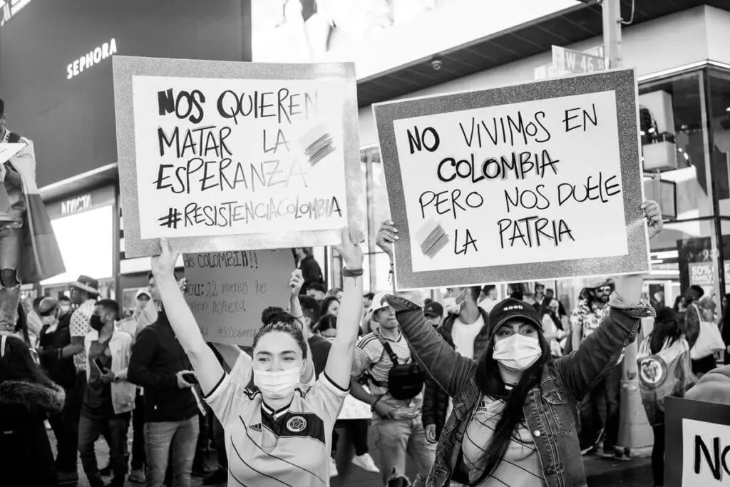Tres ideas para cambiar a colombia, por william ospina Protestas, colombianas, nueva york