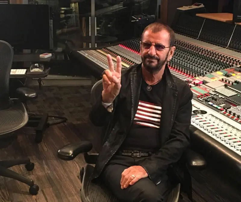 ¿ya escuchó el nuevo disco de ringo starr? ¿ya escuchó el nuevo disco de ringo starr?
