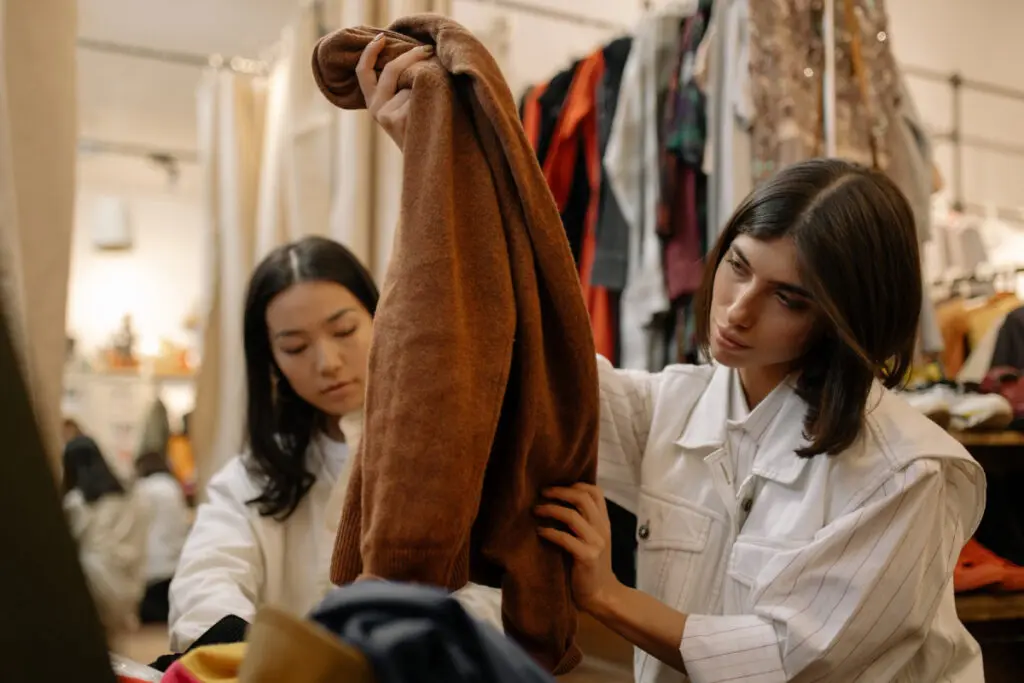 Ropa de segunda mano: tendencia, historia y consejos para comprar y vender Vender ropa