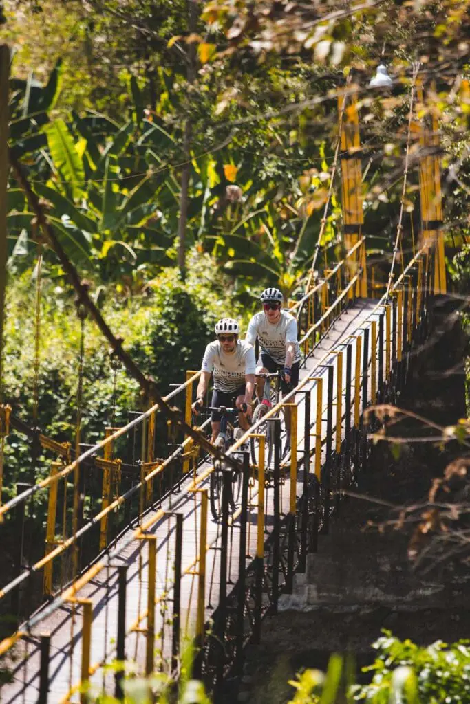 Así es el triatlón donde se puede tomar pola y comer donas Así es el triatlón donde se puede tomar pola y comer donas