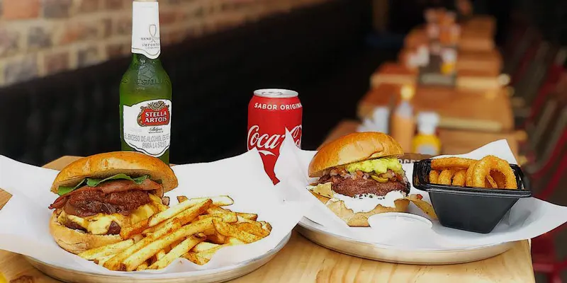 Smoking Burgers, el sabor del sur de los Estados Unidos en una hamburguesa Smoking Burgers, el sabor del sur de los Estados Unidos en una hamburguesa