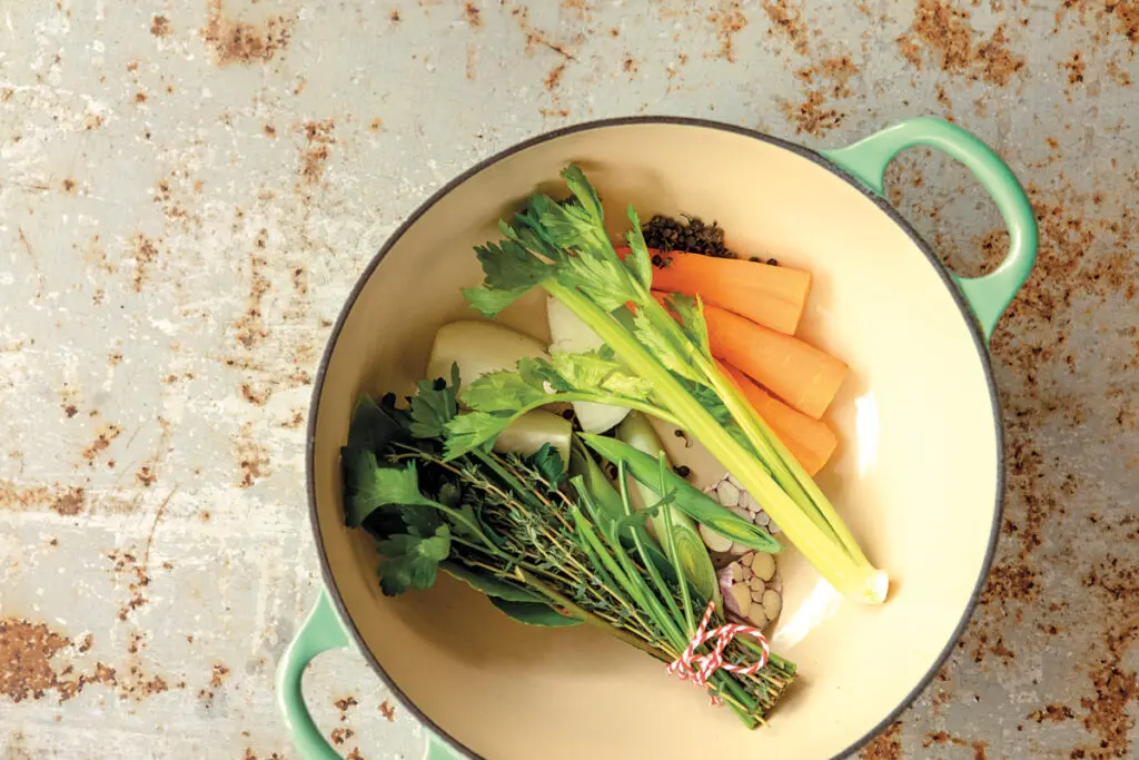 Receta: caldo de vegetales, la base de una buena sopa Caldo