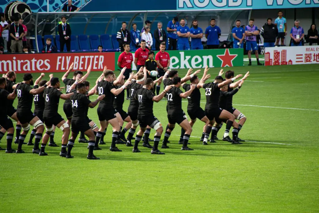 El haka: la milenaria tradición neozelandesa que se popularizó gracias al deporte