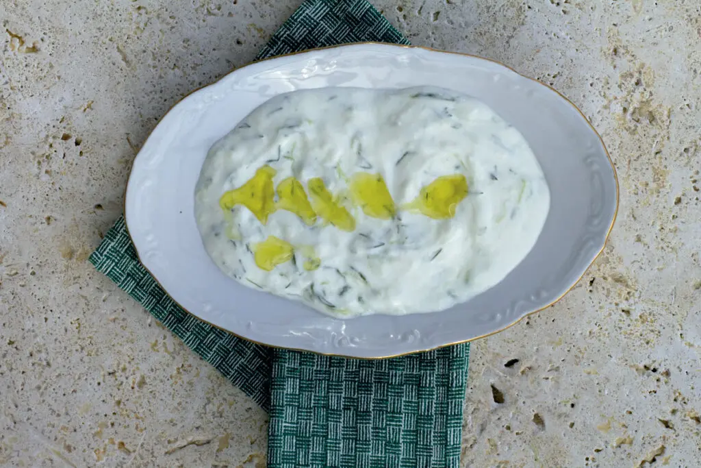 Tzatziki salsa griega
