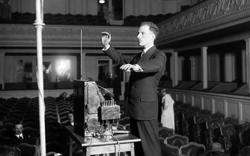 A 100 años del primer instrumento de música electrónica