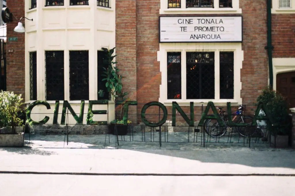 La historia de cine tonalá en bogotá contada por su director Cine tonalá
