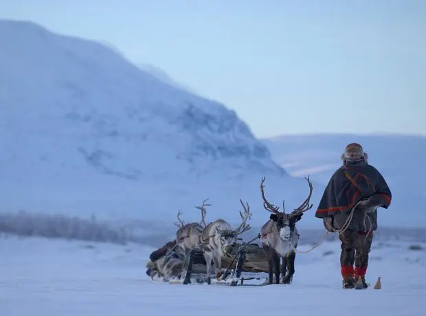 Pasaporte al mundo: el legado de Héctor Mora