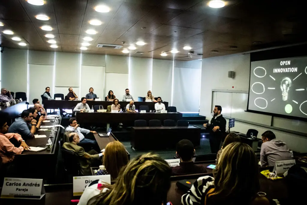 Educación ejecutiva de la universidad de los andes, catalogada la mejor del país, lanza su oferta virtual Educación ejecutiva