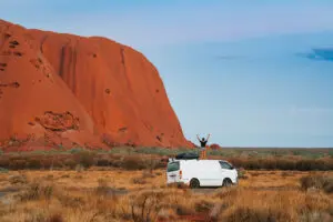Angélica ladino, la colombiana que recorre australia en una pequeña van