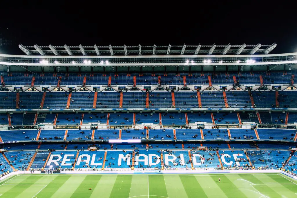 Los mejores destinos para disfrutar del fútbol: desde maracaná hasta madrid y barcelona