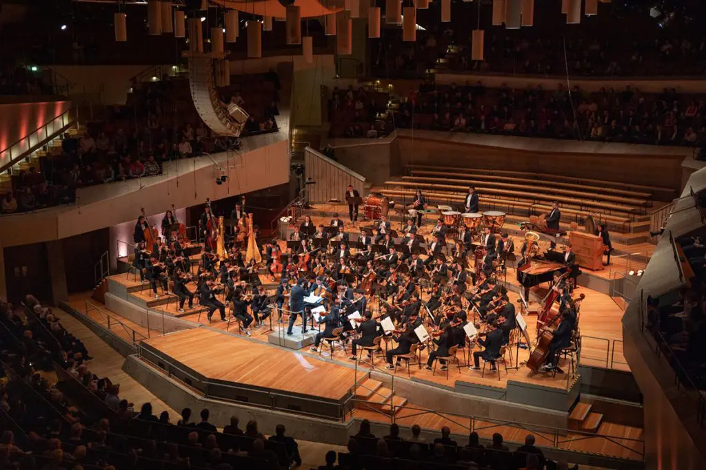 Descubra cuándo y dónde se presenta la filarmónica joven de colombia