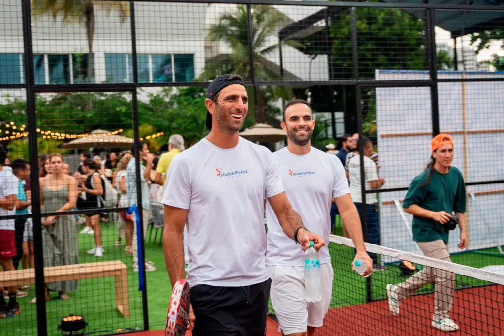 Descubra dónde practicar pádel en cartagena, con torneos cortos y hasta personalidades reconocidas del deporte mundial