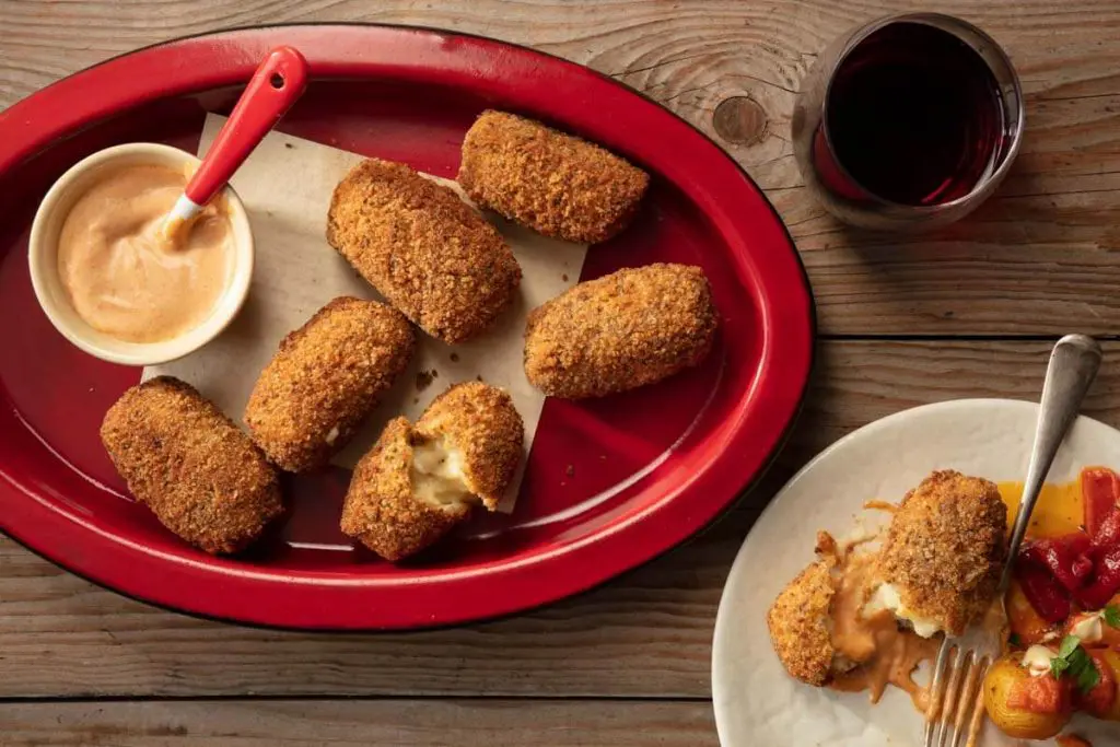 Así se preparan las croquetas de queso paipa