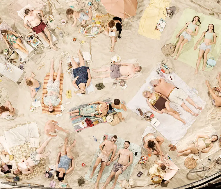 Sun & sea’: la innovadora ópera-performance que triunfó en bogotá llega a medellín con un mensaje ambiental