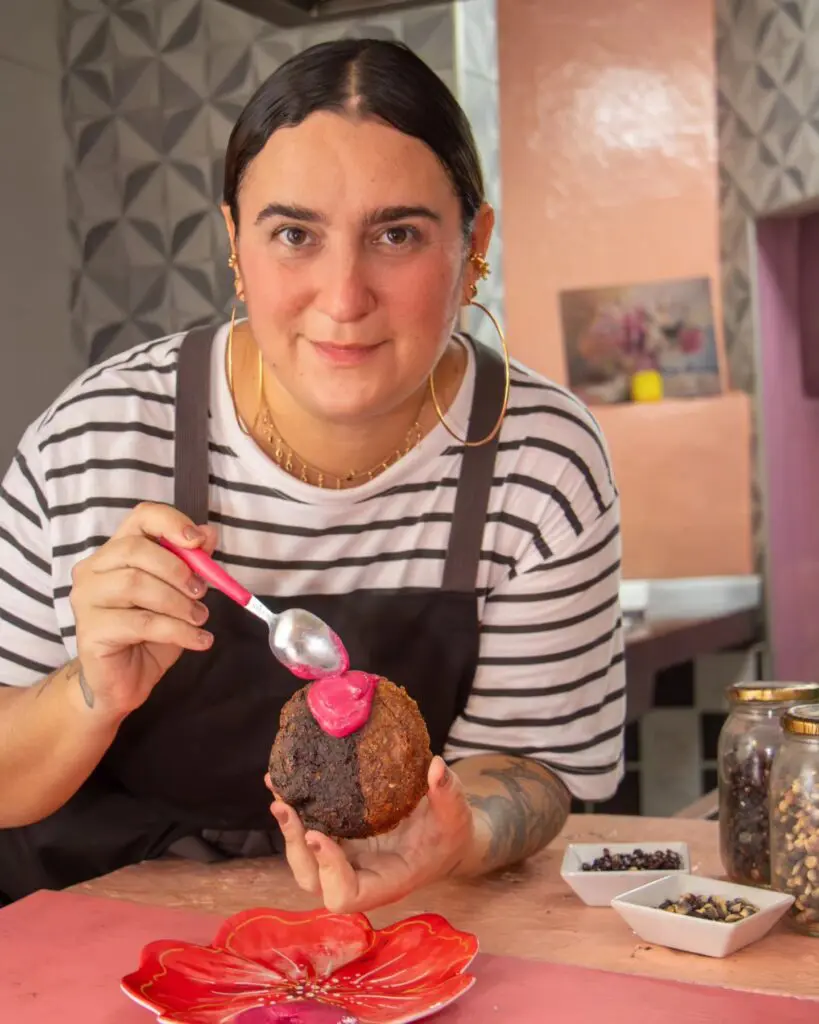Ajá chechi, la cocinera que conquistó turquía con su fusión árabe y fritos costeños Ajá chechi, la cocinera que conquistó turquía con su fusión árabe y fritos costeños
