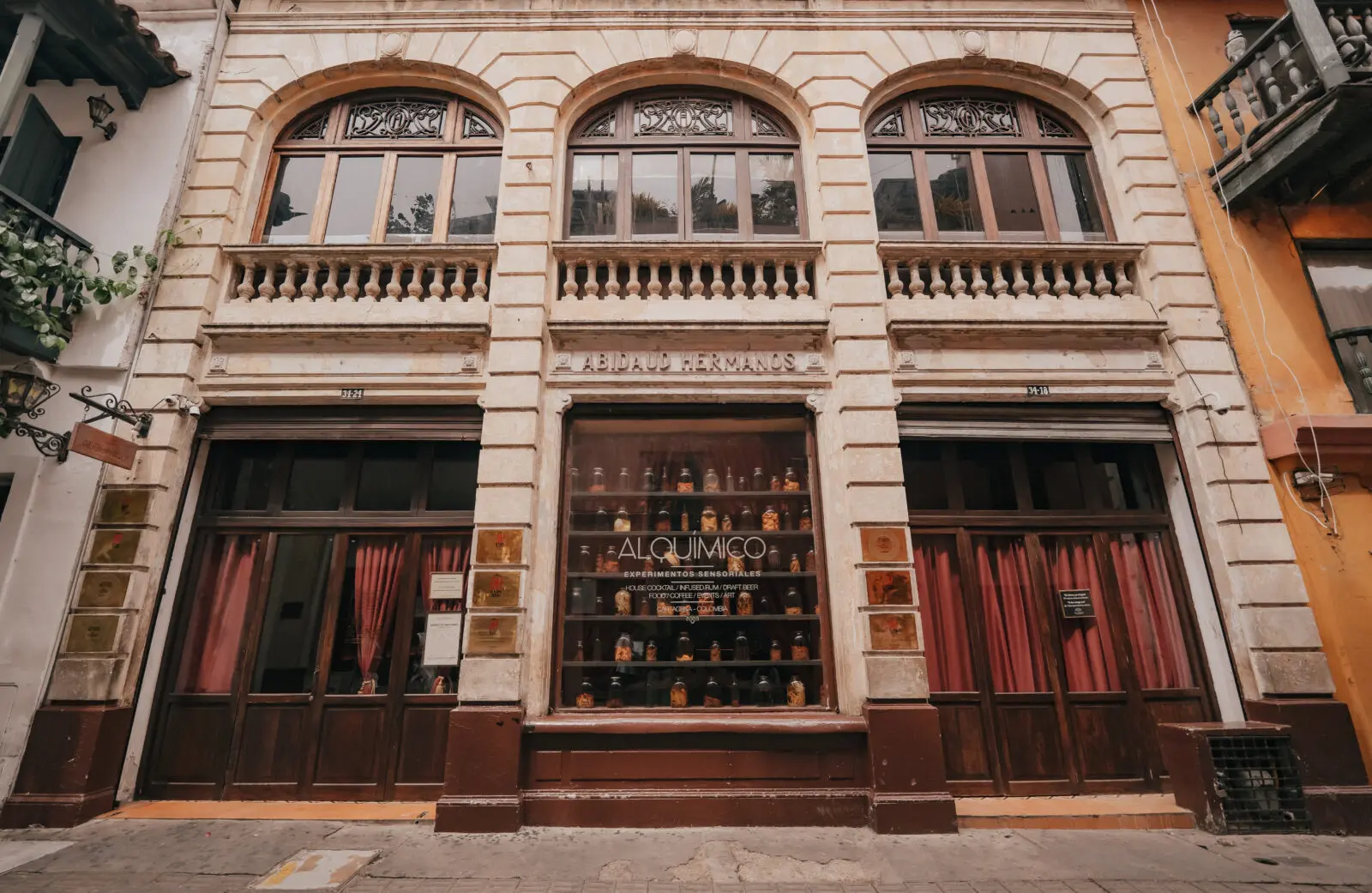 Alquímico recibió el Michter’s Art of Hospitality Award 2026, reconocimiento de The World’s 50 Best Bars a la mejor hospitalidad y servicio del mundo.