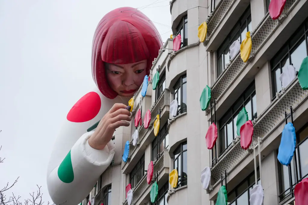 Adiós a yayoi kusama, la exploradora del infinito: cinco obras para recordarla