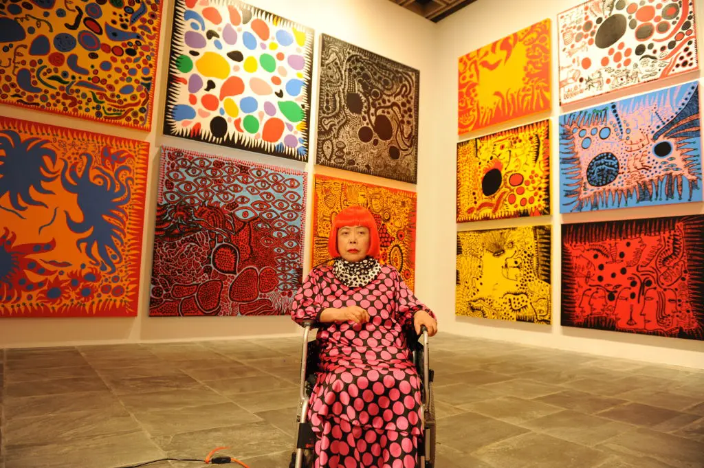 Adiós a yayoi kusama, la exploradora del infinito: cinco obras para recordarla