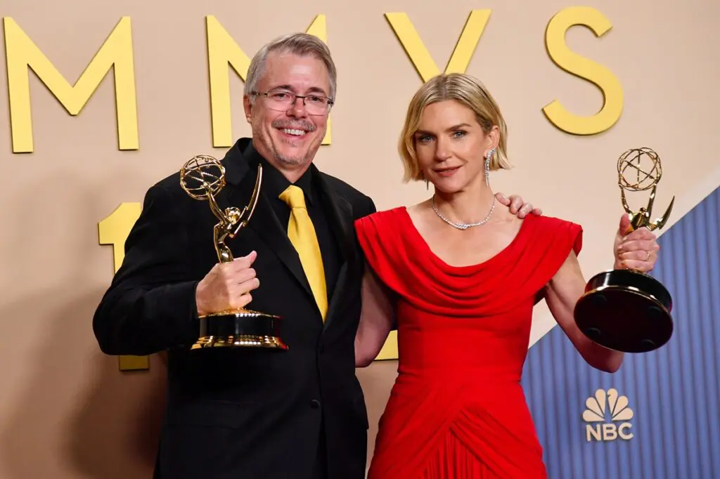 Los emmy premian la extraña mezcla de comedia y terror de ‘widow’s bay’ y el corte clásico de ‘the pitt’ Los emmy premian la extraña mezcla de comedia y terror de ‘widow’s bay’ y el corte clásico de ‘the pitt’