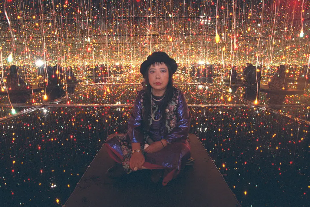Adiós a yayoi kusama, la exploradora del infinito: cinco obras para recordarla
