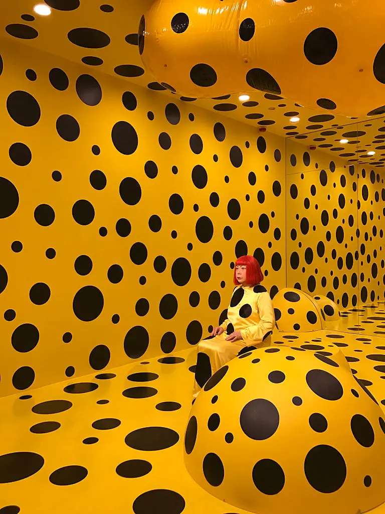 Adiós a yayoi kusama, la exploradora del infinito: cinco obras para recordarla