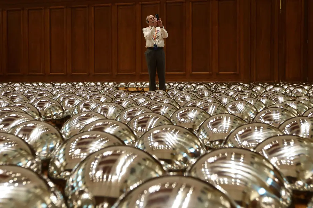 Adiós a yayoi kusama, la exploradora del infinito: cinco obras para recordarla