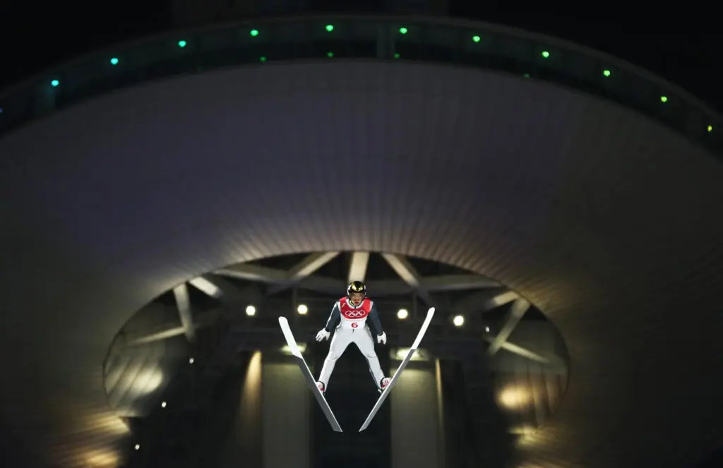 Foto de esqui en el aire