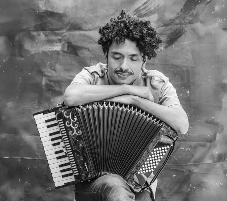 La playlist de Juancho Valencia: un viaje sonoro desde el Pacífico hasta Cien años de soledad.