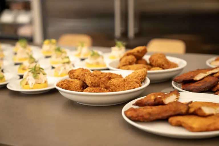 Pollo Week 2026 reúne más de 350 restaurantes en diez ciudades de Colombia con preparaciones como baos, hamburguesas, sándwiches, tenders y alitas.