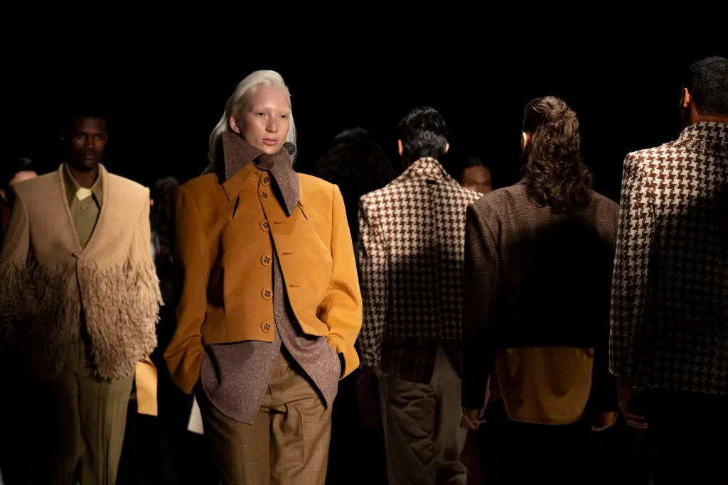 Inicio Bogotá fashion week 2027 reúne marcas colombianas de vestuario, joyería, marroquinería y accesorios que muestran la diversidad del diseño nacional.