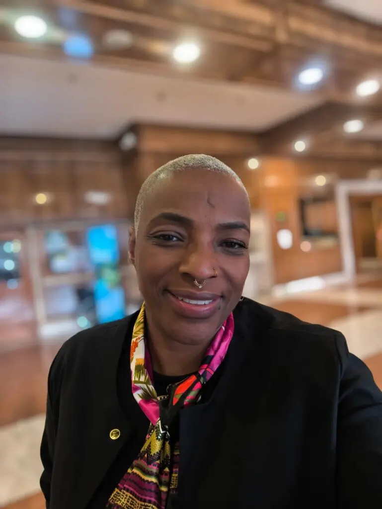 Pérxides María Roa, lideresa afrocolombiana y fundadora del sindicato de trabajadoras domésticas, comparte su historia de lucha y transformación, ahora llevada a la pantalla global por la serie María, la Caprichosa.