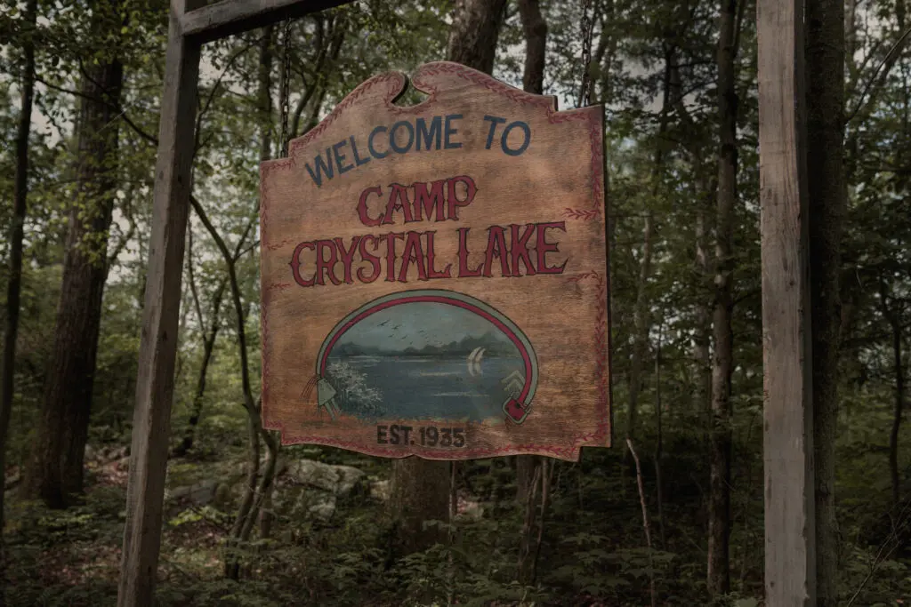 Linda cardellini ingresa al mundo del slasher en crystal lake, la nueva serie del universo viernes 13 Crystal lake