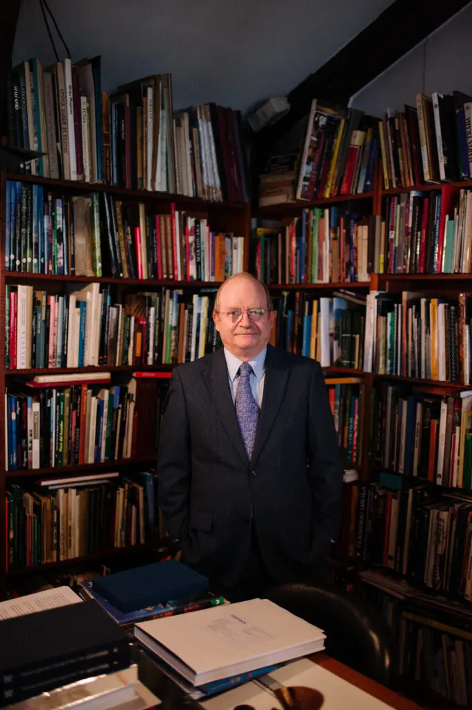 Benjamín villegas revive 50 años de libros en “antología de colombia”, su proyecto más ambicioso Benjamín villegas