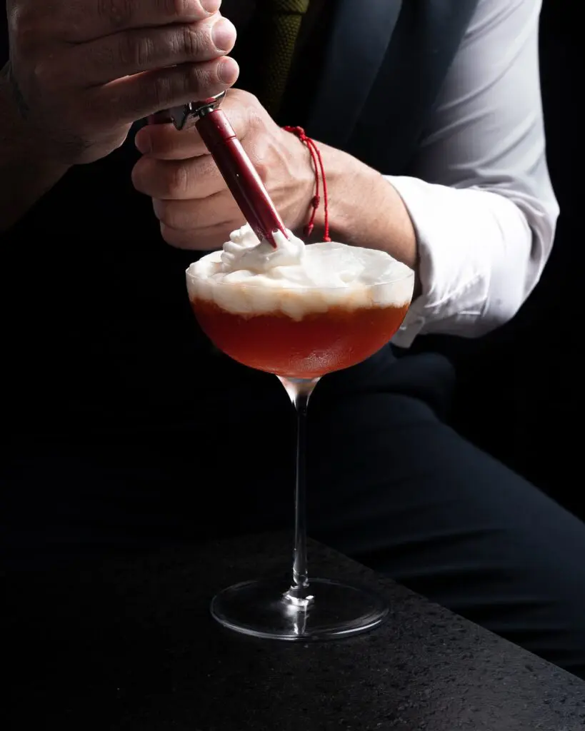 La sala de laura, el bar colombiano que ocupa la posición 95 en el primer listado de the 50 best bars 2026