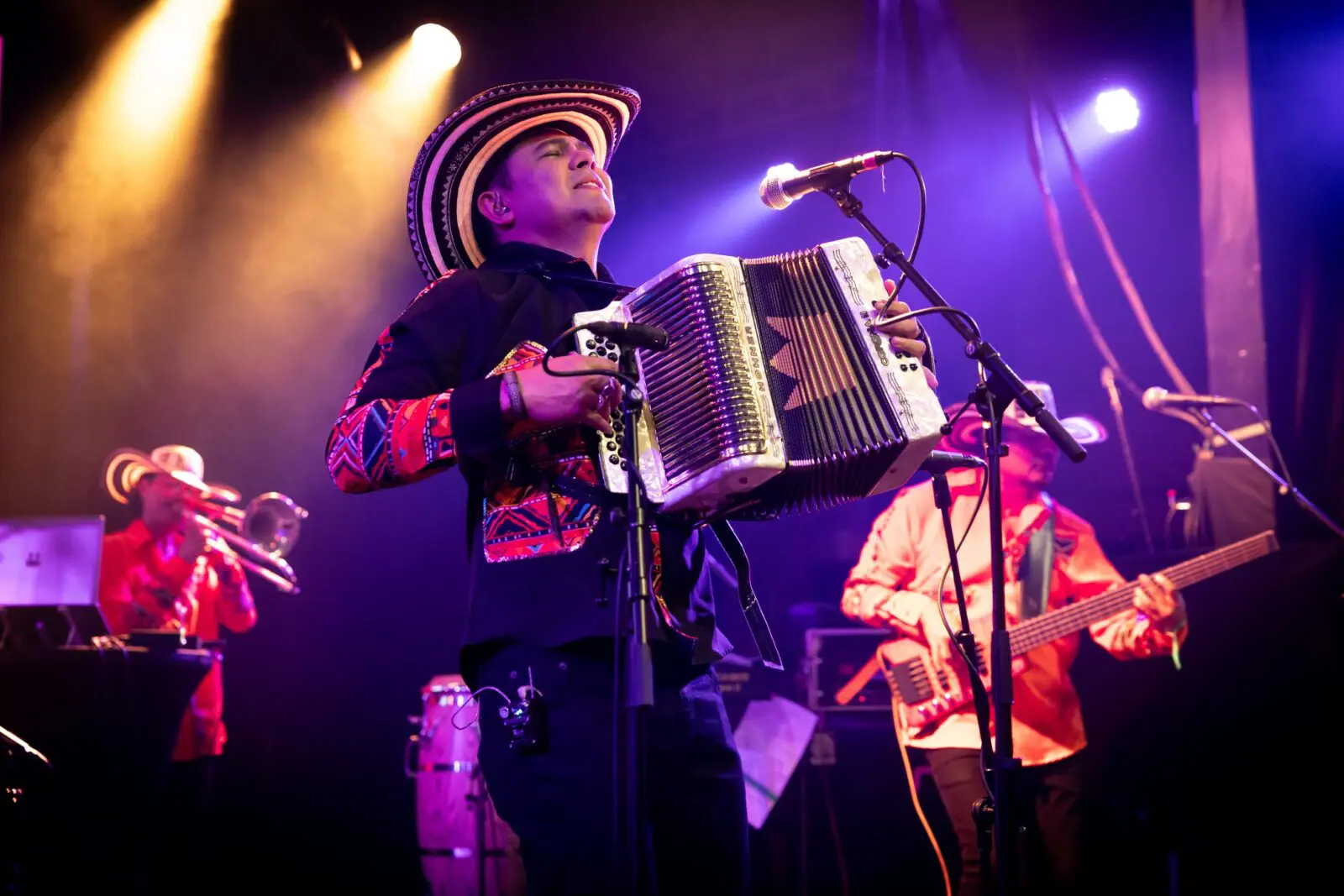 BOmm reúne cada año a artistas, managers, sellos y profesionales de la industria musical en Bogotá para crear nuevas conexiones y oportunidades.