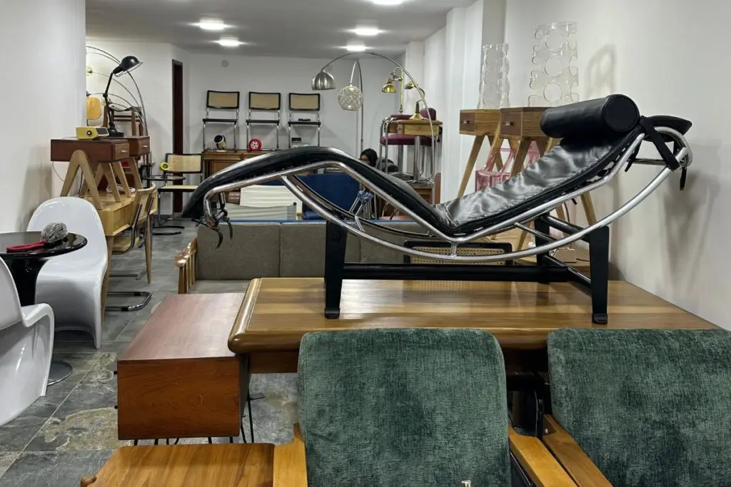 Mid-century modern muebles