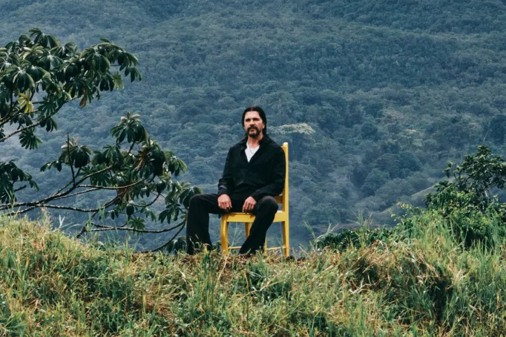 Juanes still de álbum JuanesTeban