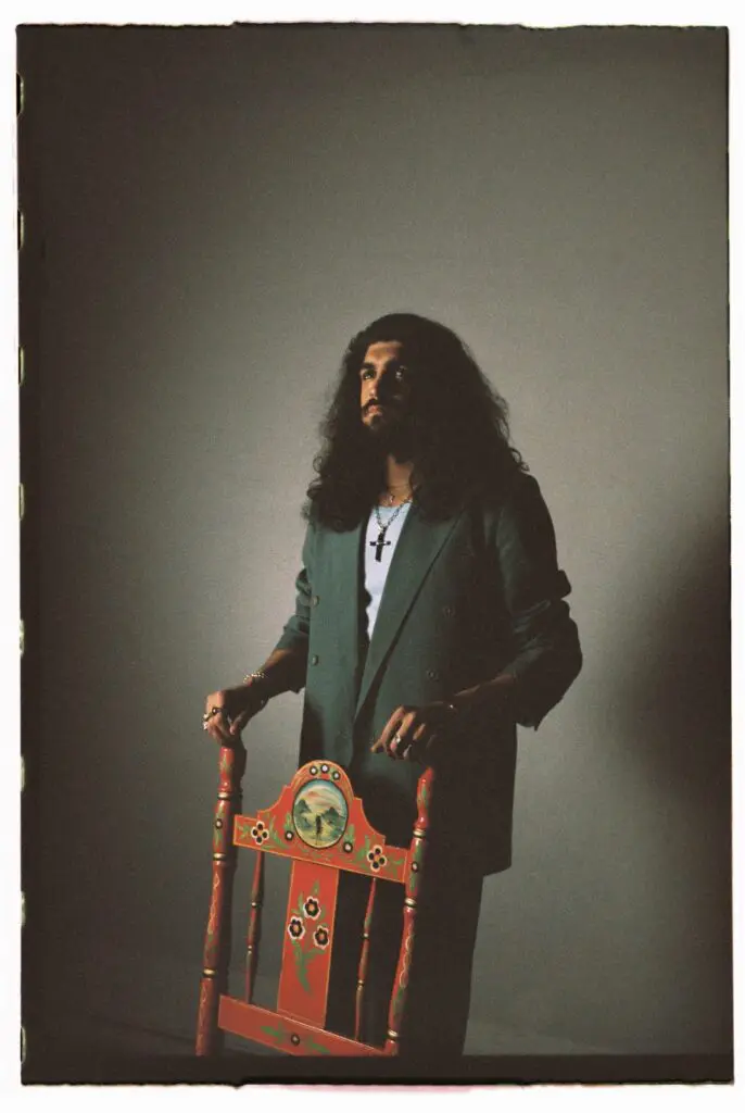 Israel fernández en bogotá 2026: el “nuevo mesías del flamenco” debuta con de oro y marfil