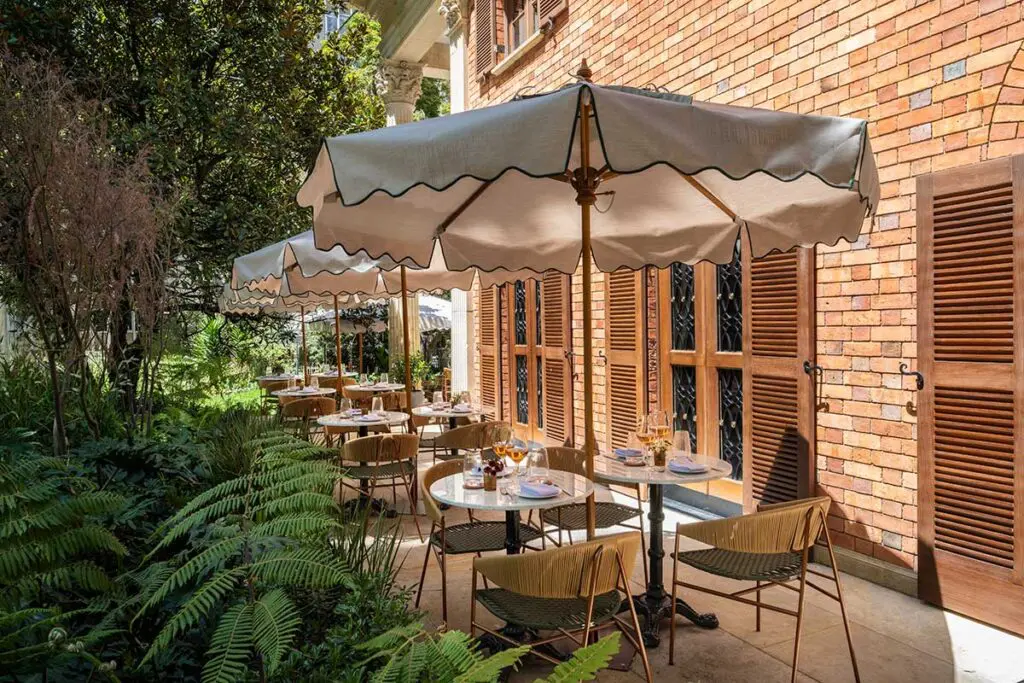 El restaurante adriano se convierte en una ostería milanesa de la mano del reconocido chef italiano matteo gritti