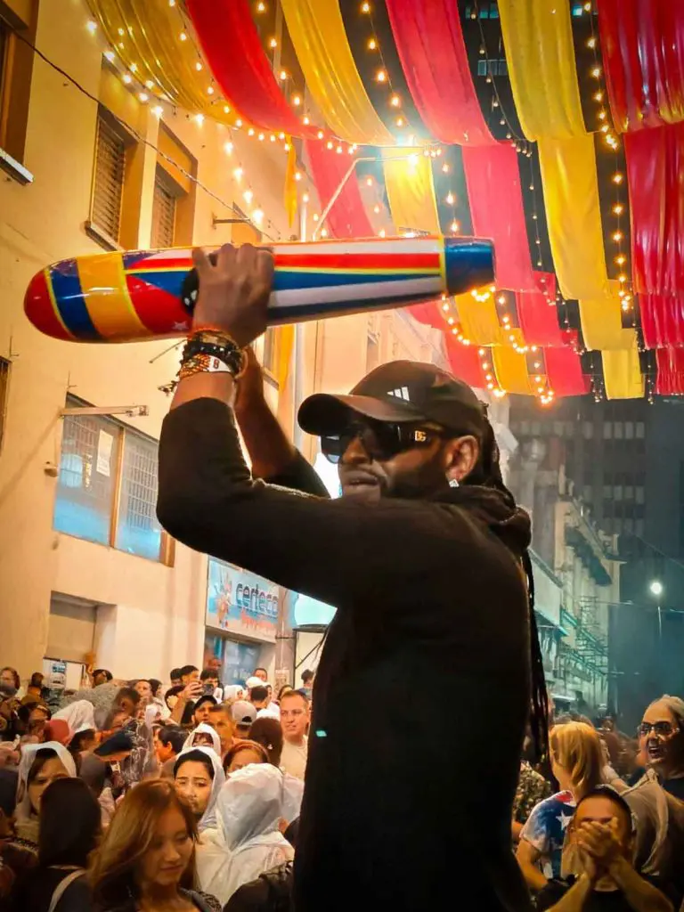 Este celular logró capturar la fiesta nocturna en varias ciudades de colombia Este celular logró capturar la fiesta nocturna en varias ciudades de colombia