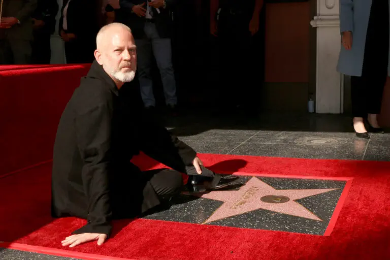 Ryan Murphy ha construido una trayectoria televisiva que abarca el terror, la sátira y el drama, con series como American Horror Story, Glee y Feud.