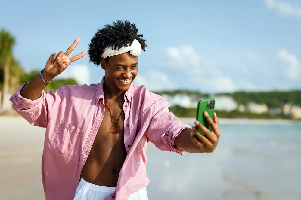 "Me lo merezo": por qué cada vez más colombianos usan el viaje como recompensa personal Creador de contenido de viaje