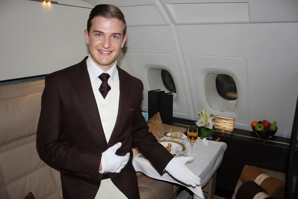 Las aerolíneas más lujosas del mundo: suites privadas, chefs exclusivos y vuelos de hasta 30. 000 dólares Las aerolíneas más lujosas del mundo: suites privadas, chefs exclusivos y vuelos de hasta 30. 000 dólares