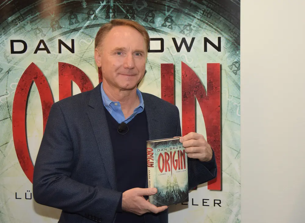 Libros más vendidos Colombia 2025: Dan Brown (*1964) presenta su nuevo libro 'Origen', la última entrega de Robert Langdon.