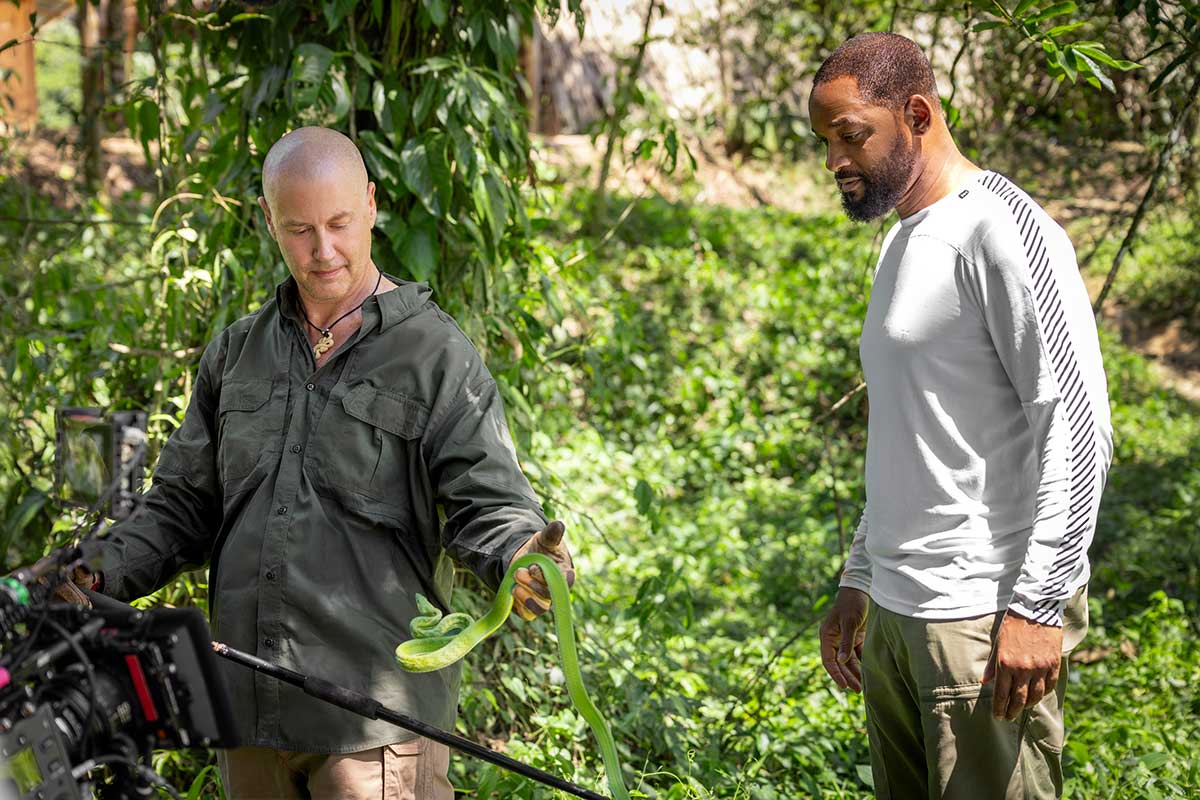 El profesor Bryan Fry con Will Smith en el documental Pole to Pole de Disney +. Foto cortesía Disney+