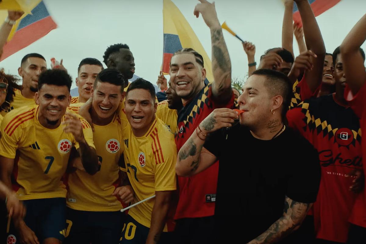¿Dónde están los hombres? Mirando fútbol